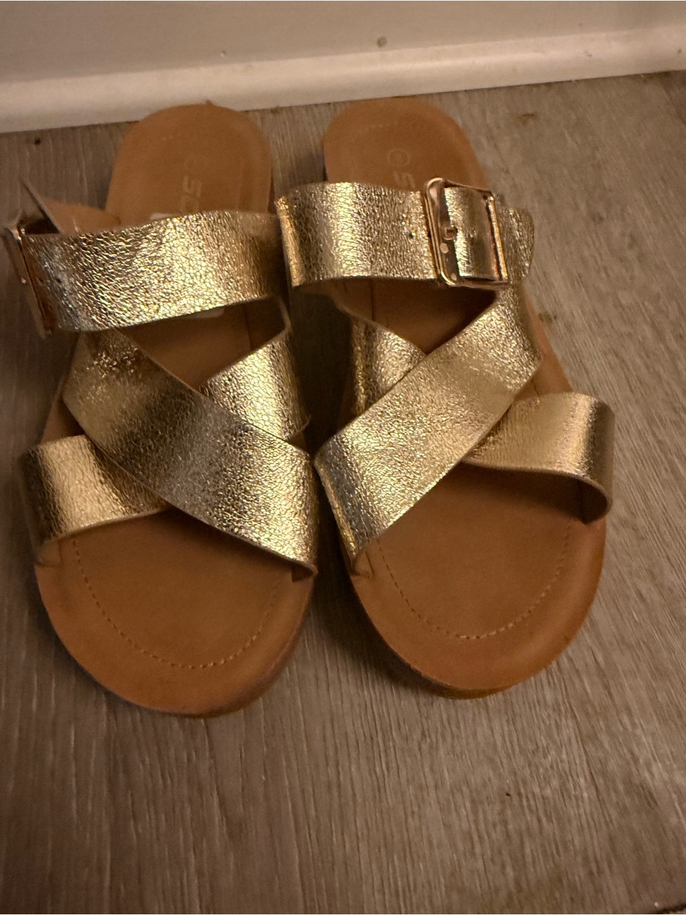 SODA Gold Metallic Crisscross Buckle Slide Sandals, platform comfy Sz 8 worn 4x
